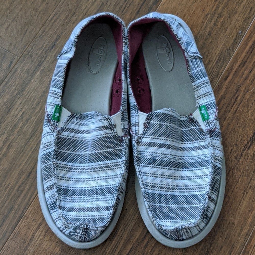 Women's sanuks